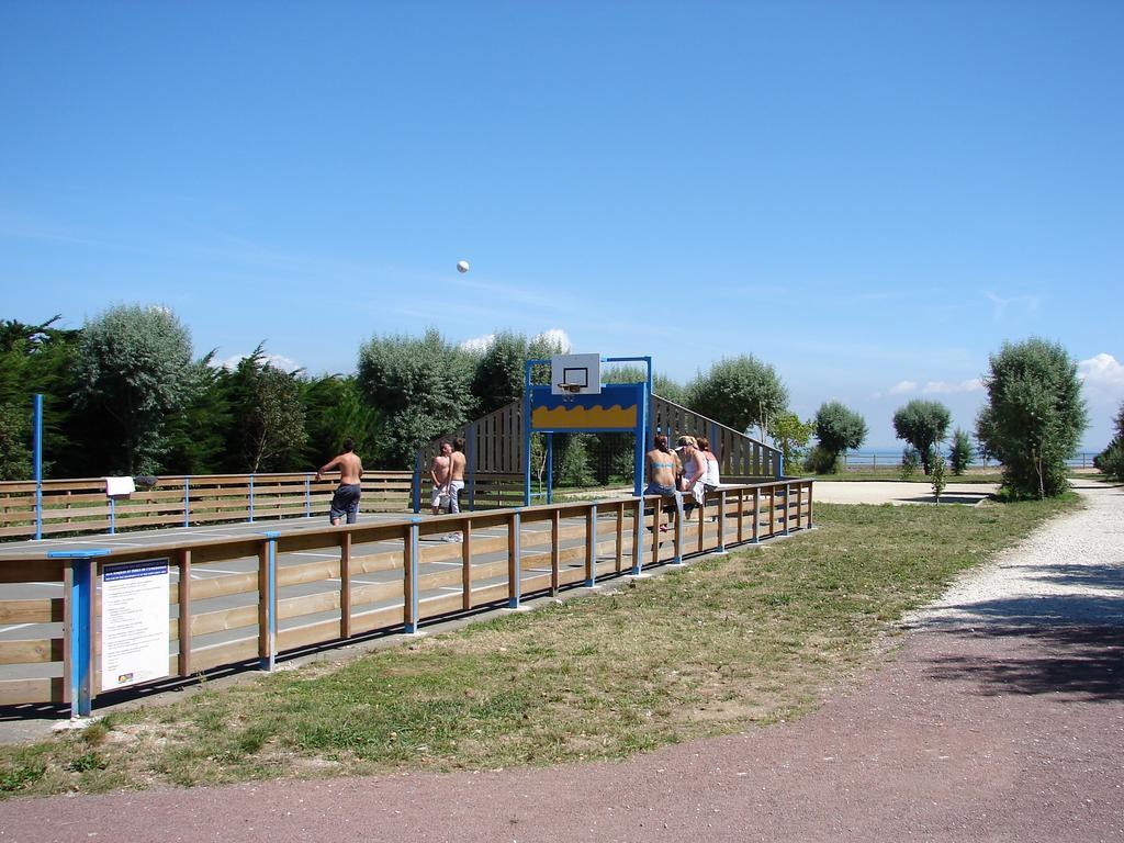 Camping Phare Ouest Saint-Denis-d'Oleron Exterior photo