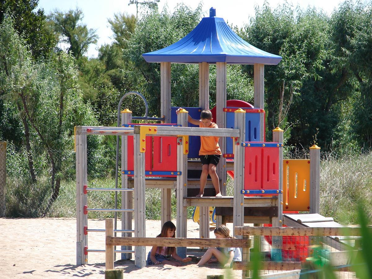 Camping Phare Ouest Saint-Denis-d'Oleron Exterior photo